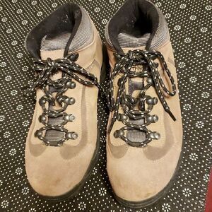 *Nevados hiking boots, Size 10 (44), tan
